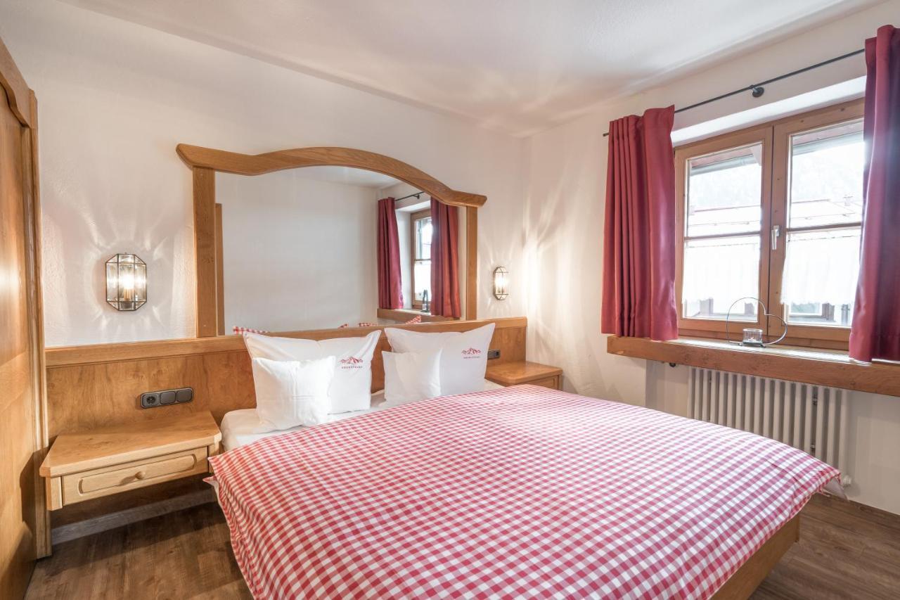Ferienwohnungen Alpentraum - Landhaus Im Oberen Markt Oberstdorf Exterior foto